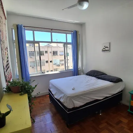 quiet beachfront room in shared apartment - quarto tranquilo num apartamento compartilhado em frente a praia-2